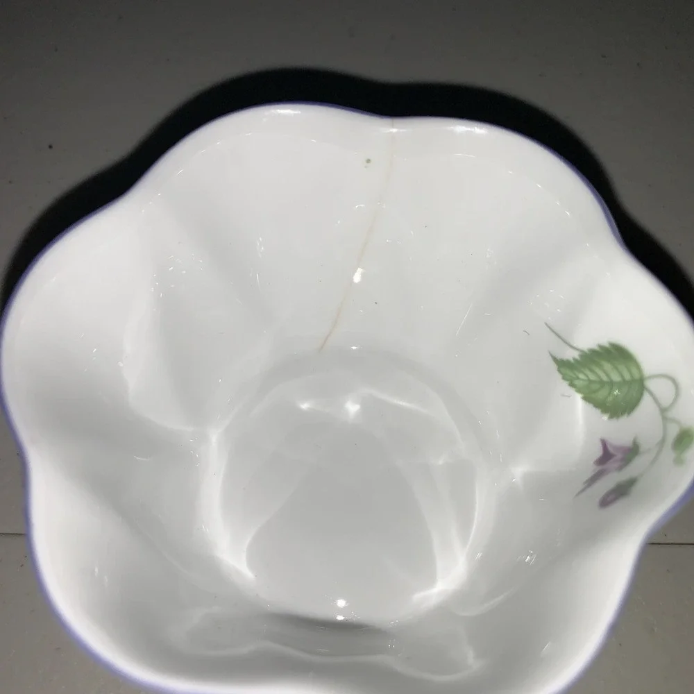 GORGEOUS SHELLEY CAMPANULA DAINTY‎ SHAPE INDIVIDUAL CREAMER With Tray